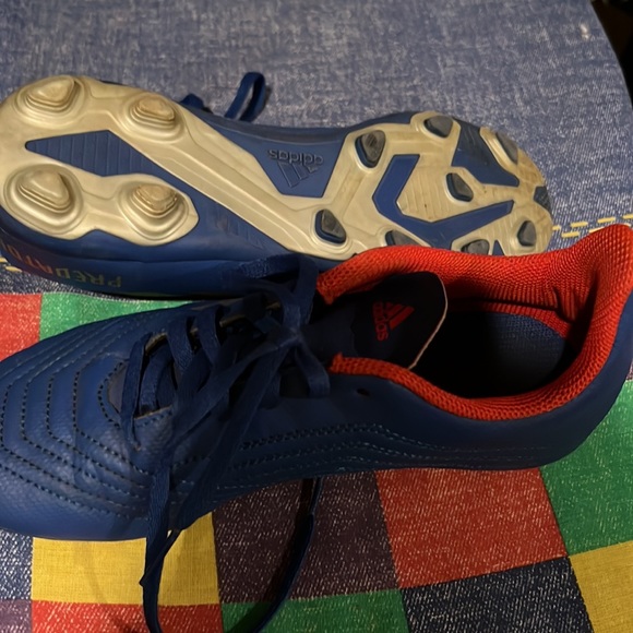 Soccer cleats Adidas Predator. The Game winner :)size 3.5 used - Picture 3 of 7